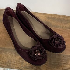 Easy Spirit Women's Burgundy Embellished Ballet Flats